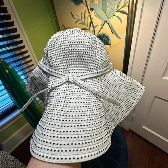 Women’s Sun Hat With Bow - Picture 2 of 2
